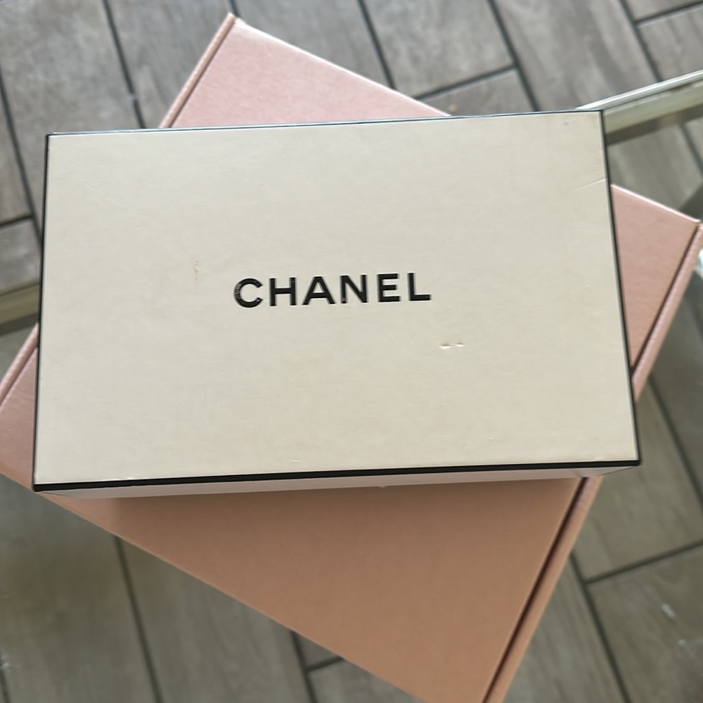 Chanel Box - Picture 2 of 6